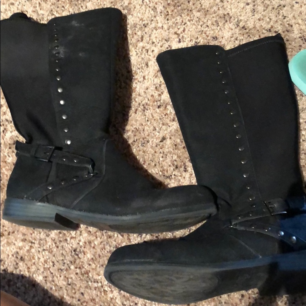 Black boots